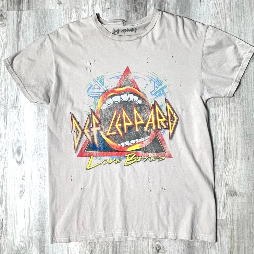 Def Leppard Graphic Tshirt - Picture 2 of 9